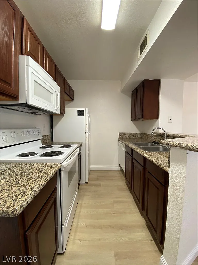 1 bed, 1.0 bath, 668 sqft, $1,045 — Photo 4