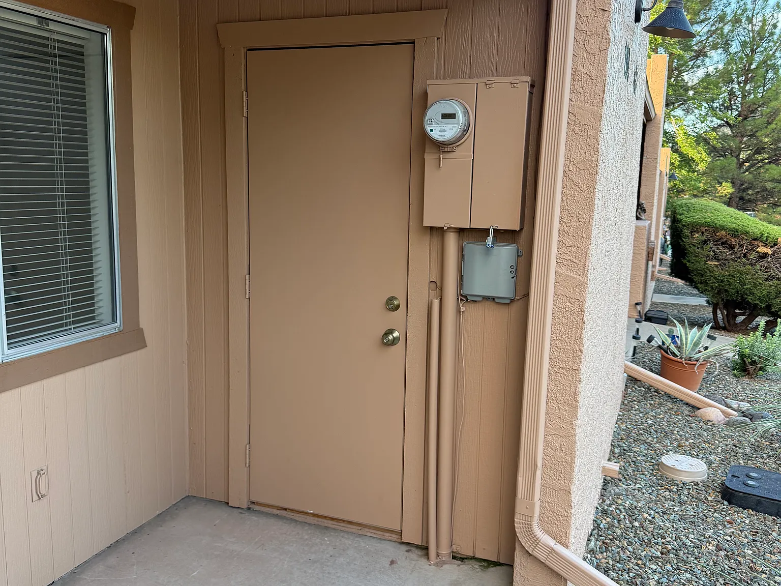 2 bed, 1034 sqft, $2,000 — Photo 2
