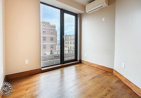 4th image of 853 Willoughby Ave #3F