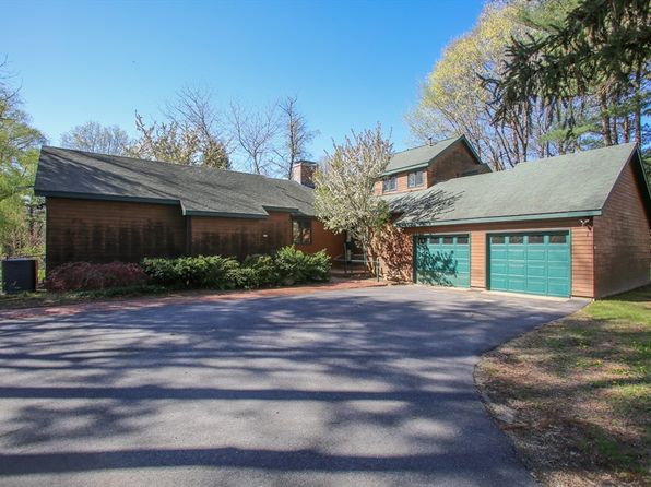 28 Brigham Ln, Amherst, MA 01002