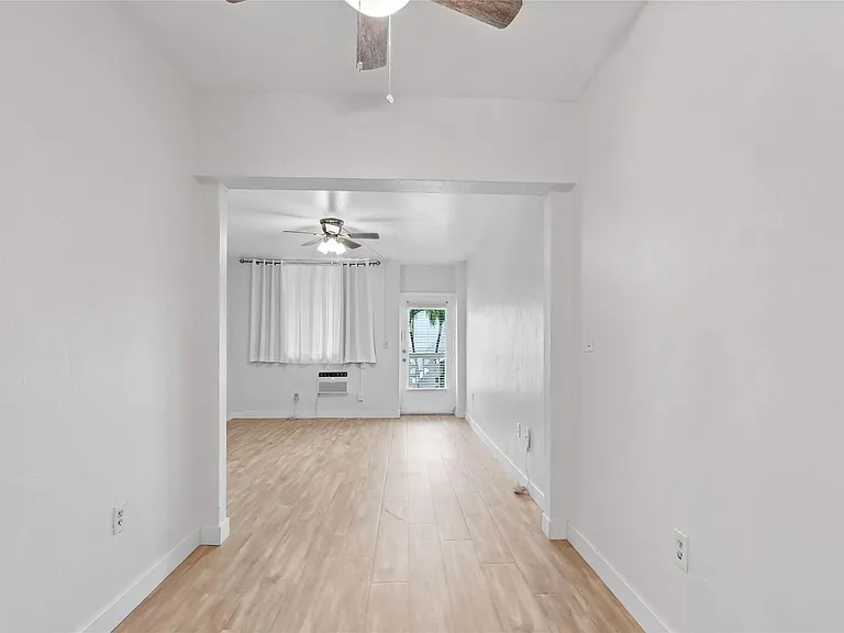 900 Euclid Ave #5 — Photo 5