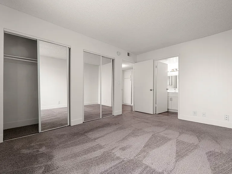Parkwood Apartments — Photo 23