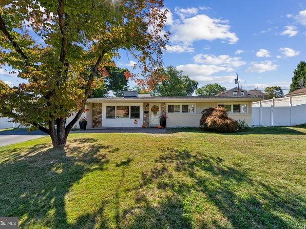 1214 Thistlewood Ln, West Chester, PA 19380