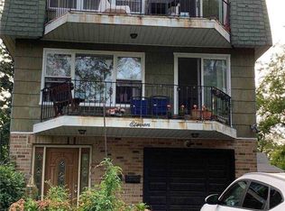 11 Spruce St #1, Great Neck, NY 11021