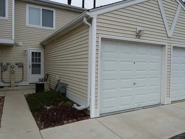 2 bed, 960 sqft, $1,900 — Photo 1