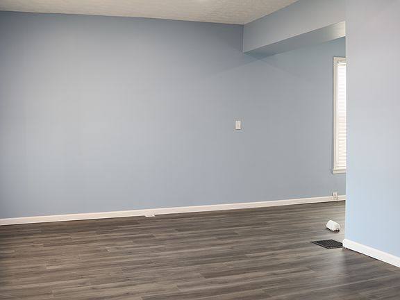 4th image of 1444 Genessee Ave