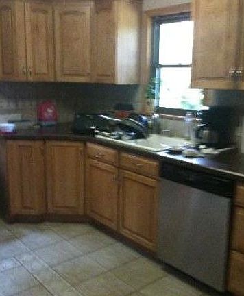 3rd image of 187 E Potter St