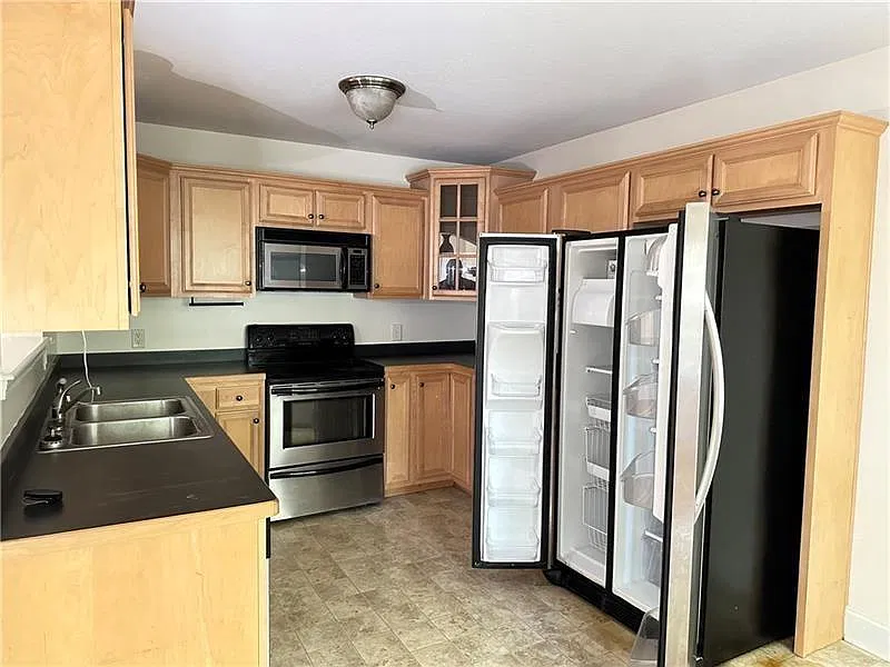 3 bed, 2.0 bath, 1575 sqft, $2,200 — Photo 4