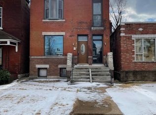 4746 Hammett Pl, Saint Louis, MO 63113