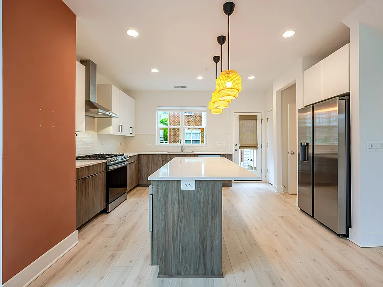 4450 Joseph Pl NE — Photo 3