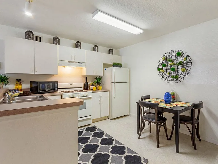 Windsong Apartments — Photo 18