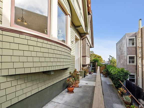 3rd image of 1137 Green St