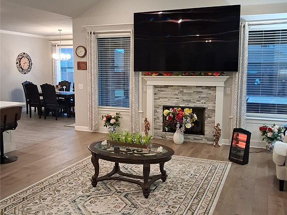 4th image of 2109 Abbott Ln