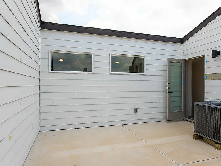 4001 Roseland Ave — Photo 92