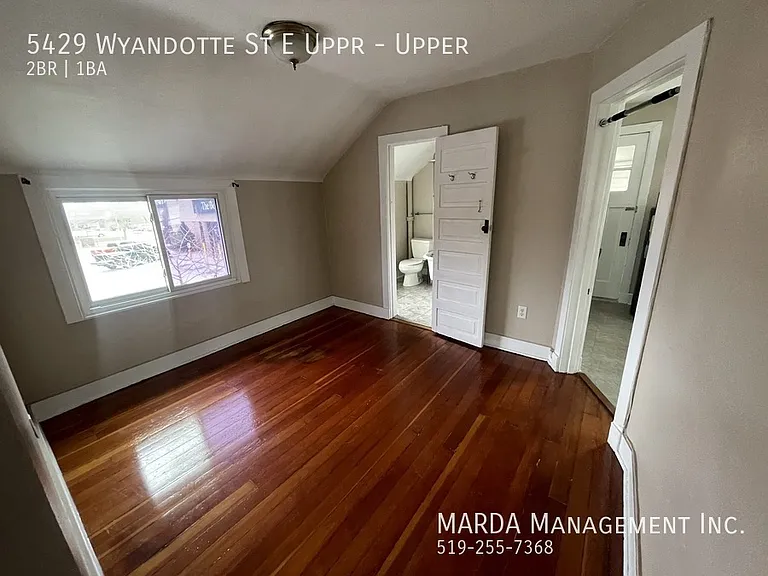5429 Wyandotte St E #UPPER — Photo 9