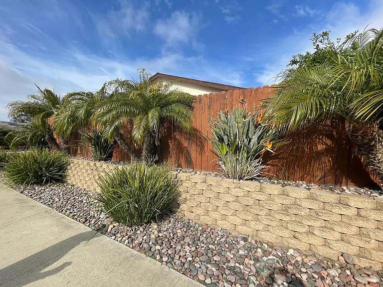 3503 Spruce Ct — Photo 2
