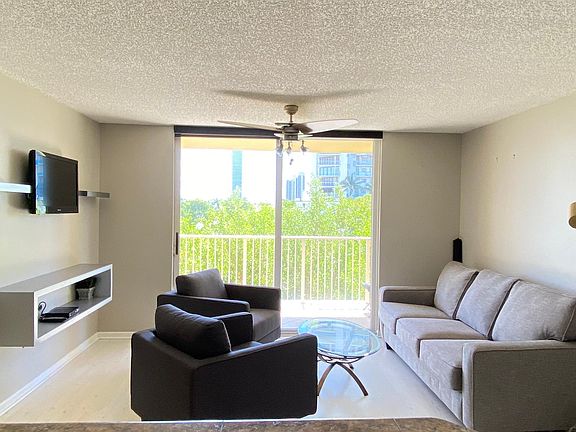 5th image of 19601 E Country Club Dr APT 404