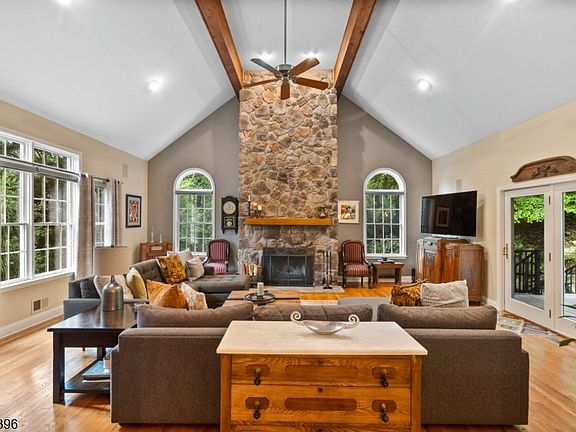 3rd image of 32 Sawmill Rd
