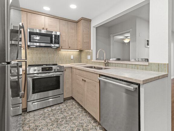 4th image of 2950 Broadway Unit 22