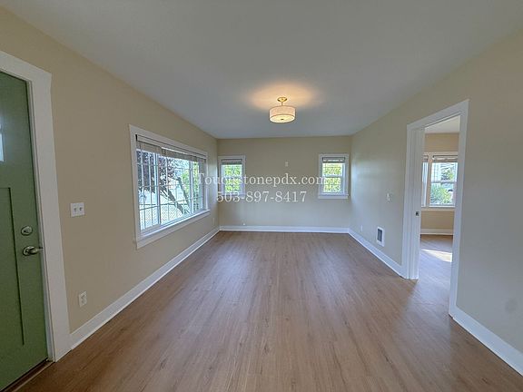 5th image of 102 NE Main St #102