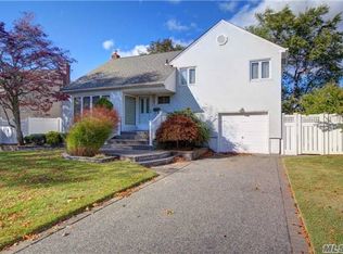 36 Daniel Rd S, Massapequa, NY 11758