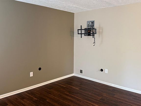 4th image of 33249 Fargo St