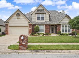 320 N Willow Ave, Broken Arrow, OK 74012