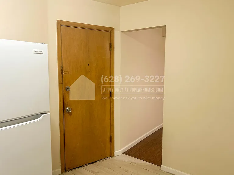 843 Thompson Dr — Photo 3