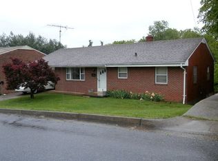 1324 Hillcrest Ave, Martinsville, VA 24112