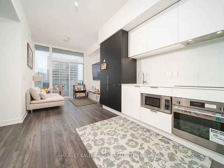 33 Helendale Ave #2607 — Photo 10