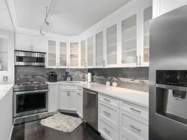 151 Coolidge Ave APT 608, Watertown, MA 02472