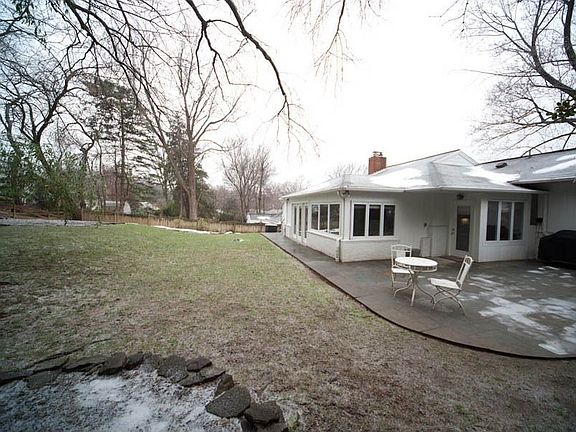 3rd image of 5130 Williamsburg Blvd