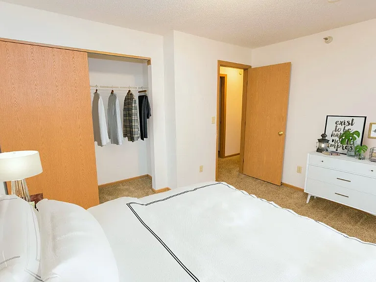 Bedford Apartments — Photo 7