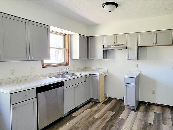 5th image of 46 Centennial Dr