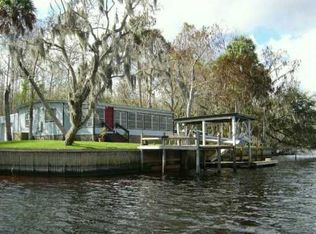 1900 Gator Growl Trl, Geneva, FL 32732