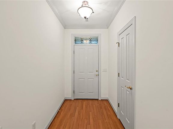 4th image of 683 Sonoma Ln