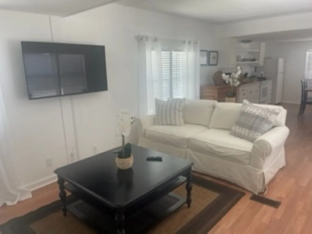 1 bed, 700 sqft, $3,600 — Photo 2