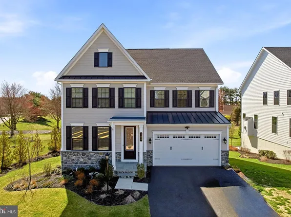 200 Mayfield Ln, Newtown, PA 18940