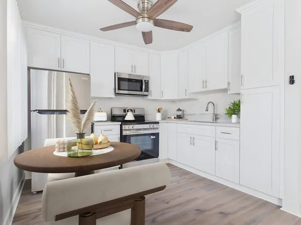 Gilmore Apartments - Van Nuys