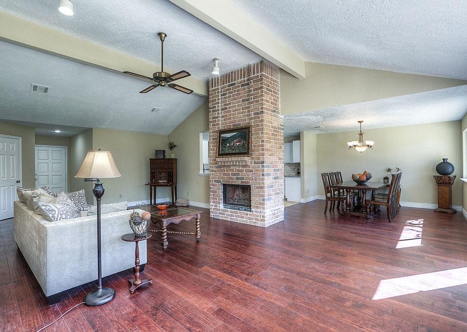 1st image of 803 Portland Ct