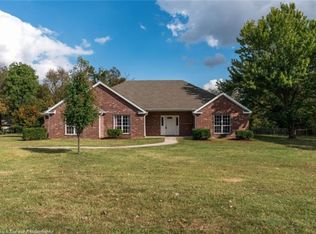 2920 N Hughmount Rd, Fayetteville, AR 72704