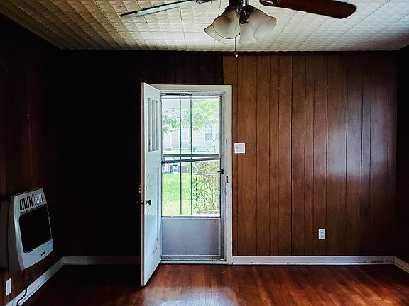 2nd image of 912 Dennis Ave