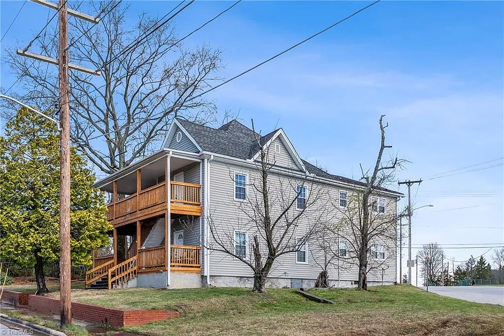 Building Photo - 611 W Green Dr #D