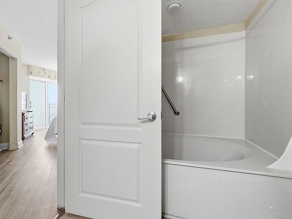 3rd image of 2504 N Ocean Blvd. #1133