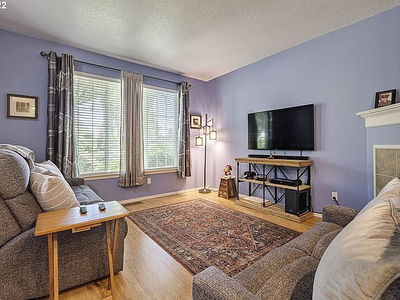 4th image of 1294 SE Bacarra St