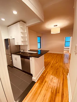 Rented by Metropolis Real Estate of Manhattan | media 12