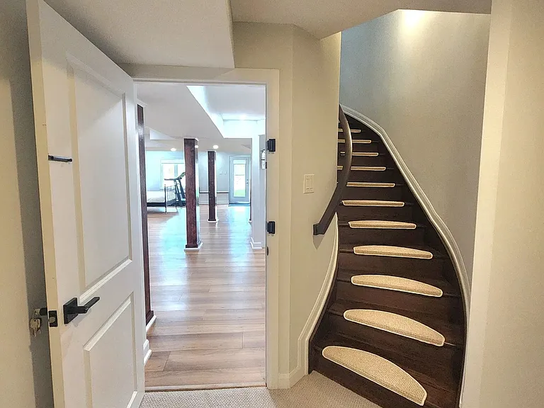 733 Coast Cir — Photo 29