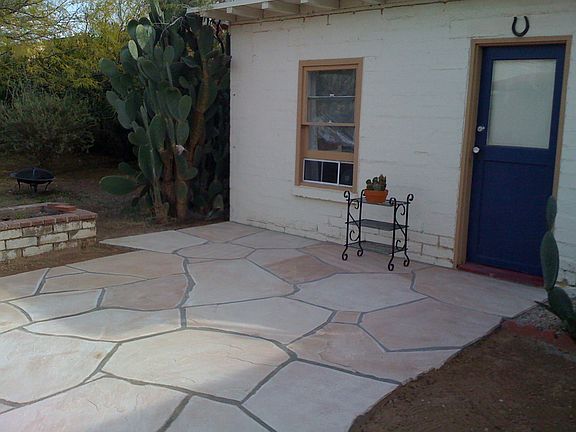 Guesthouse and patio