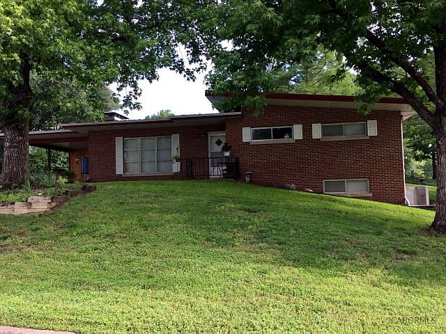 1st image of 2400 Oakview Dr