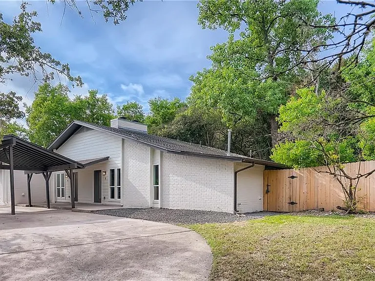 6204 Shadow Valley Dr #B — Photo 3